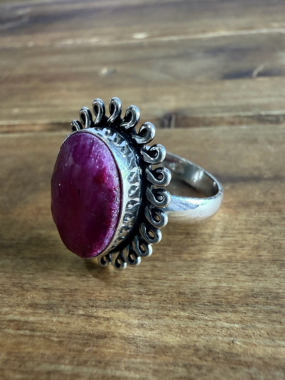 Ruby Stone Crystal Gemstone Ring Size 8.5 Silver 925 Plated Vintage Boho Gypsy - Picture 3 of 4